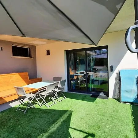 דירה Meuble De Vacances Avec Piscine Chauffee Évires