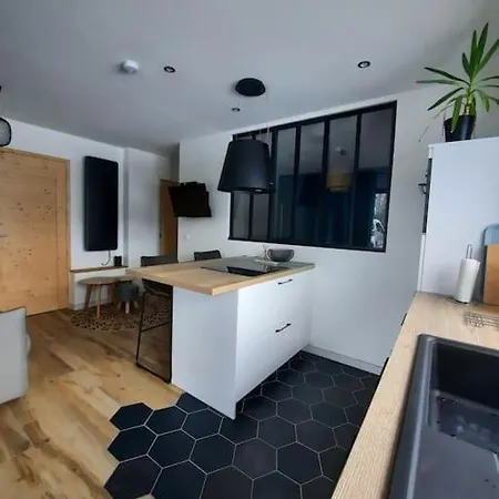 Meuble De Vacances Avec Piscine Chauffee דירה Évires